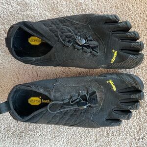 Vibram Women's Trek Ascent Walking Shoe